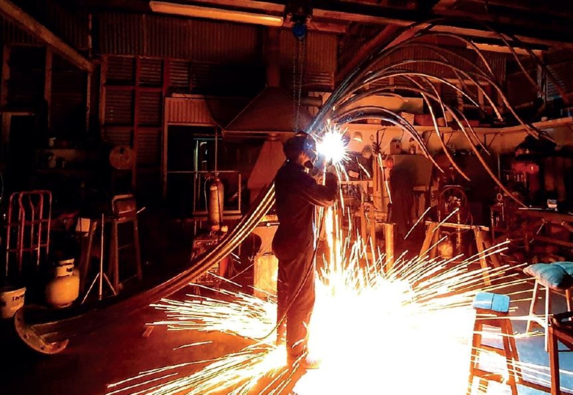 Dramatic setting for works of art