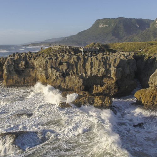 Punakaiki_2C_20pancake_20rocks_2C_20from_20sea